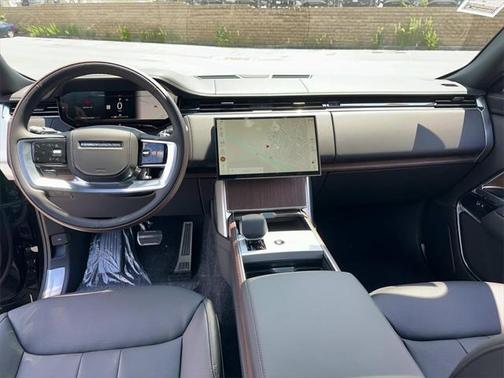 2025 Land Rover Range Rover P400 SE