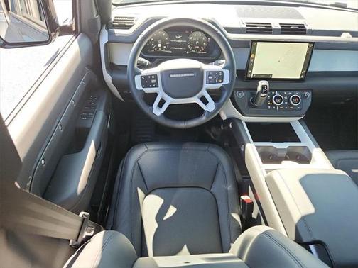 2025 Land Rover Defender 110 P400 X-Dynamic SE