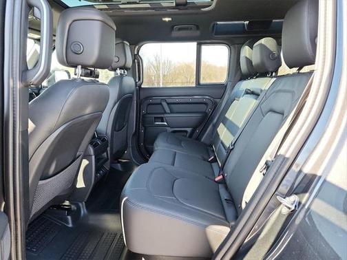 2025 Land Rover Defender 110 P400 X-Dynamic SE