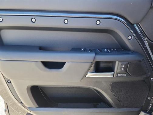 2025 Land Rover Defender 110 P400 X-Dynamic SE