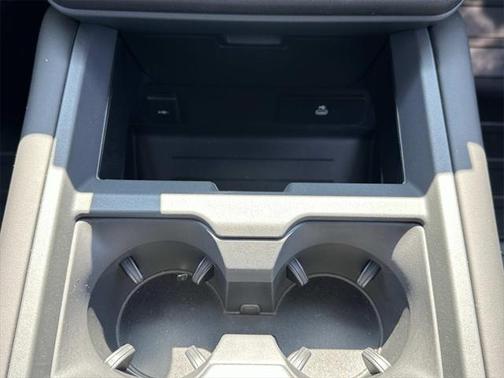 2025 Land Rover Defender 130 P400 X-Dynamic SE