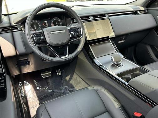 2026 Land Rover Range Rover Velar P250 SE R-Dynamic