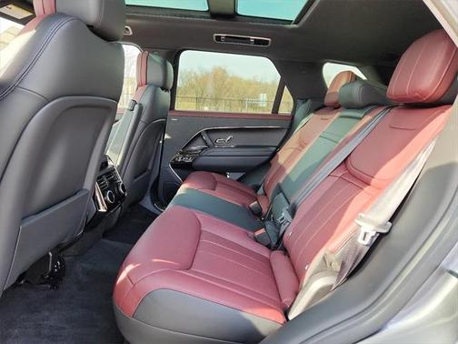2025 Land Rover Range Rover Sport SE