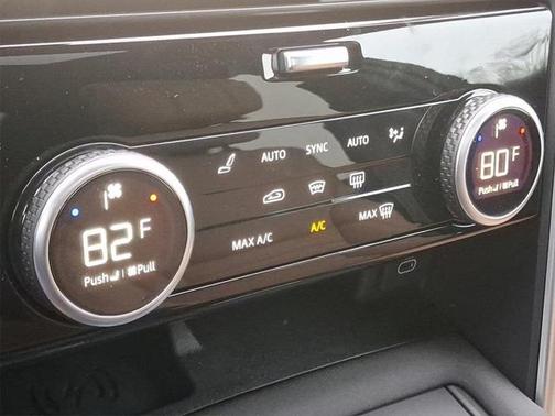 2025 Land Rover Discovery P360 Dynamic SE