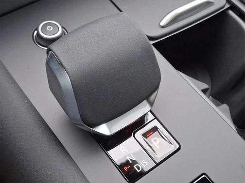 2025 Land Rover Discovery P360 Dynamic SE