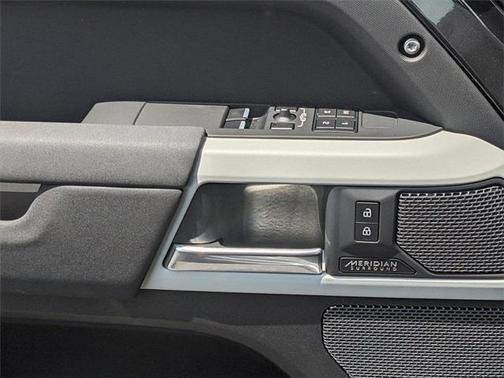 2023 Land Rover Defender 90 SE