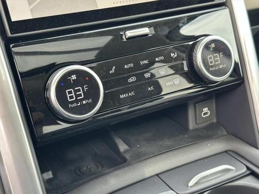2025 Land Rover Discovery P360 Metropolitan Edition