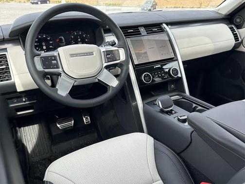 2025 Land Rover Discovery P360 Metropolitan Edition