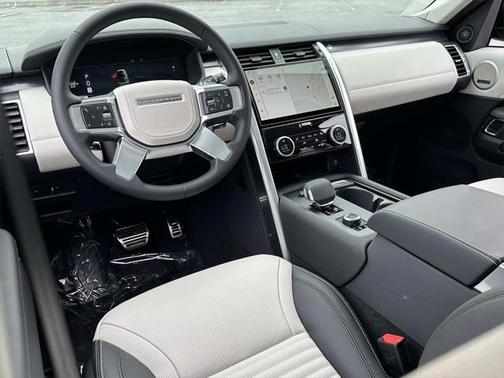 2025 Land Rover Discovery P360 Metropolitan Edition