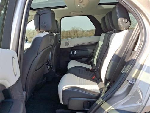 2025 Land Rover Discovery P360 Metropolitan Edition