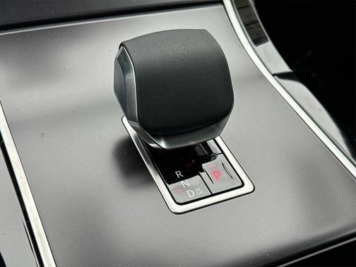 2026 Land Rover Range Rover Velar P400 Dynamic SE