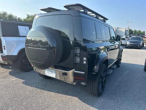 2025 Land Rover Defender 110 P400 X