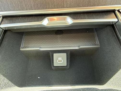 2025 Land Rover Range Rover P550e SE