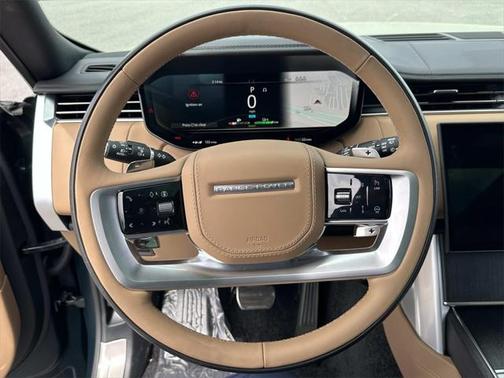 2025 Land Rover Range Rover P550e SE