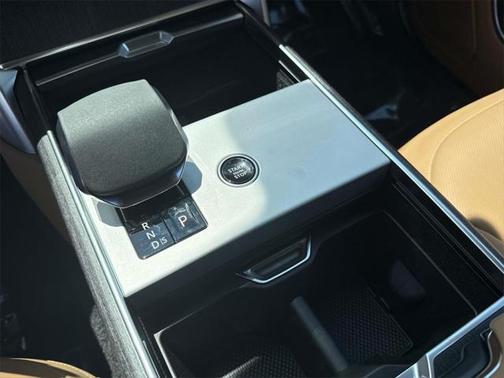 2025 Land Rover Range Rover P550e SE