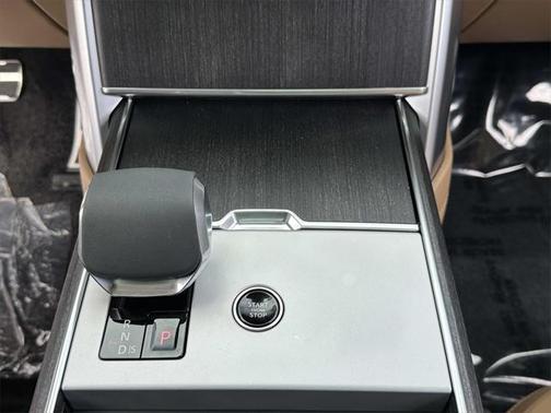 2025 Land Rover Range Rover P550e SE