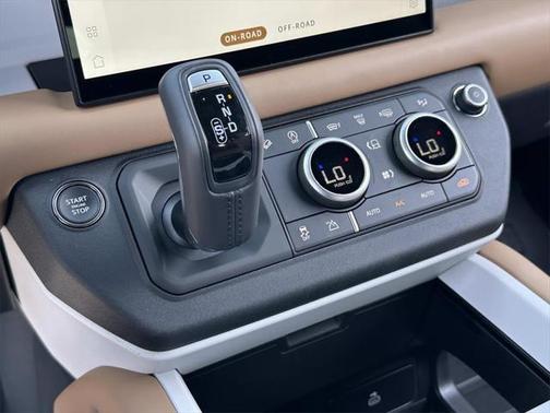 2025 Land Rover Defender 110 P400 X-Dynamic SE