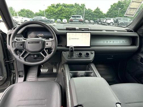 2025 Land Rover Defender 110 V8