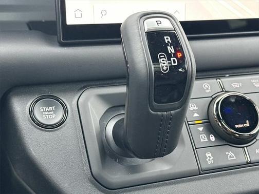 2025 Land Rover Defender 110 V8
