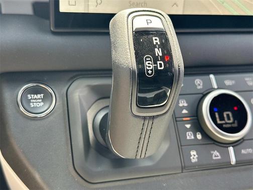 2025 Land Rover Defender 110 P300