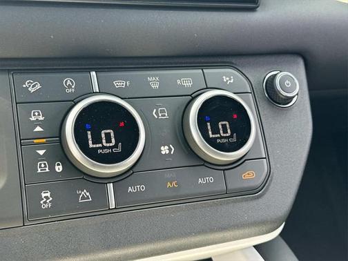 2025 Land Rover Defender 110 P300