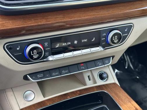 2022 Audi Q5 45 S line Premium Plus