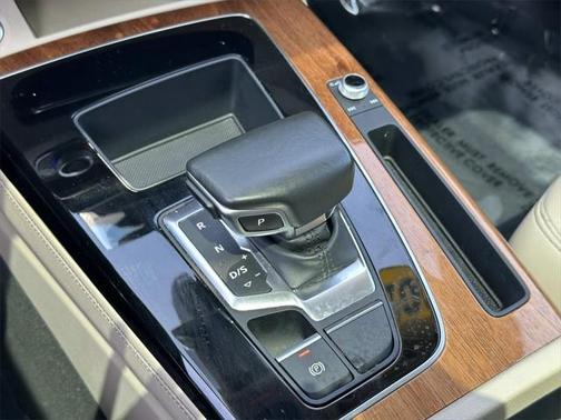 2022 Audi Q5 45 S line Premium Plus