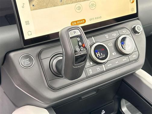 2026 Land Rover Defender X-Dynamic SE