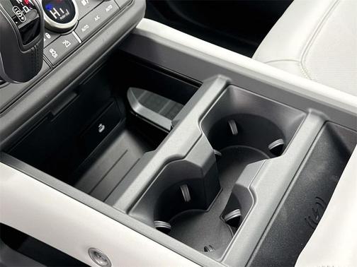 2026 Land Rover Defender X-Dynamic SE