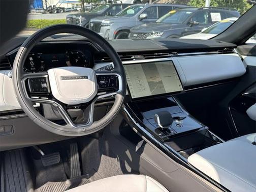 2025 Land Rover Range Rover Sport SE