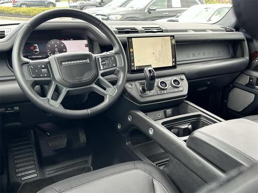 2024 Land Rover Defender 130 P400 X-Dynamic SE