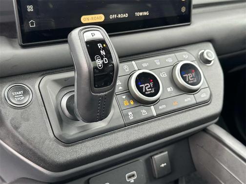 2024 Land Rover Defender 130 P400 X-Dynamic SE