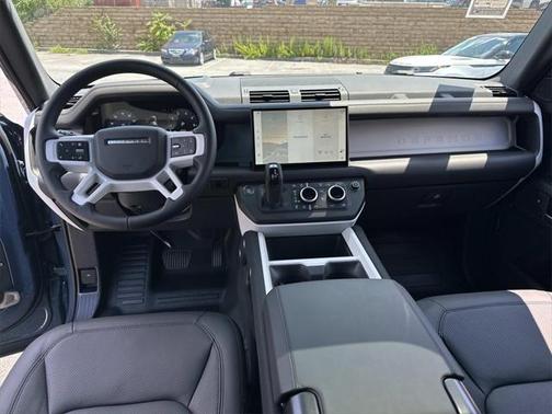 2025 Land Rover Defender 110 P400 S