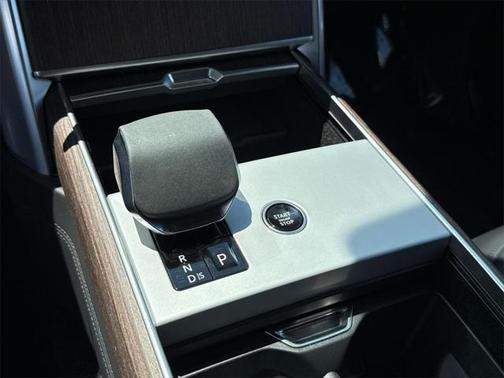2025 Land Rover Range Rover P530 SE