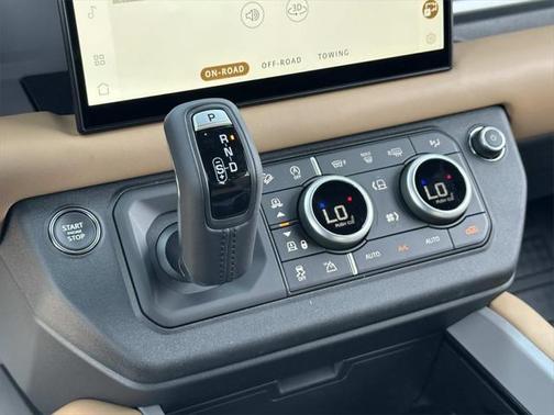 2025 Land Rover Defender 110 V8