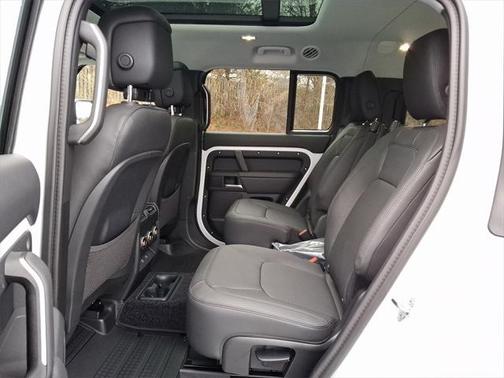 2025 Land Rover Defender 130 P400 S