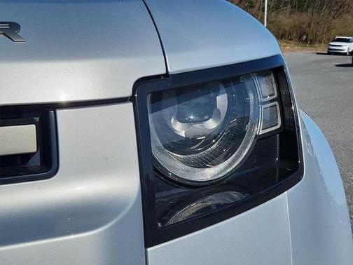 2022 Land Rover Defender 110 X-Dynamic SE