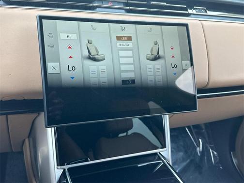 2025 Land Rover Range Rover P400 SE 7 Seat