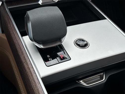 2025 Land Rover Range Rover P400 SE 7 Seat
