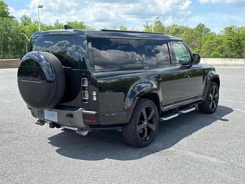 2024 Land Rover Defender V8