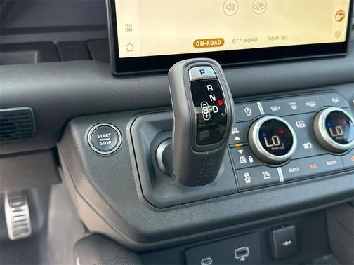 2024 Land Rover Defender V8
