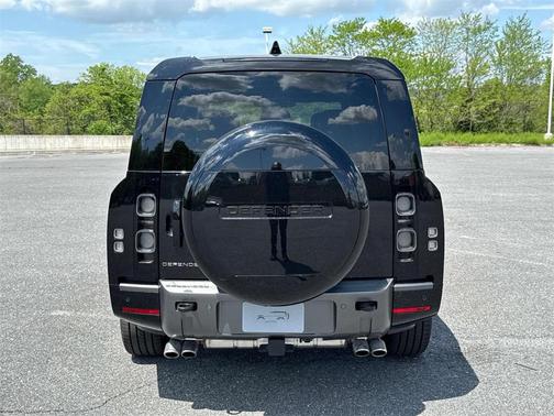 2024 Land Rover Defender V8
