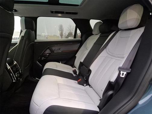 2025 Land Rover Range Rover Sport SE