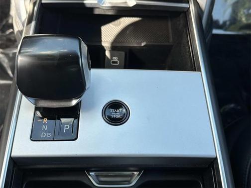 2024 Land Rover Range Rover P615 SV