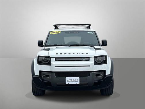 2025 Land Rover Defender 130 P400 Outbound