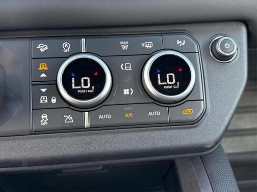 2025 Land Rover Defender 130 P400 Outbound