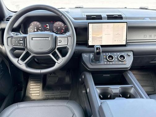 2025 Land Rover Defender 130 P400 Outbound
