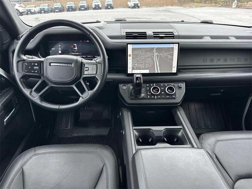 2025 Land Rover Defender 130 P400 Outbound