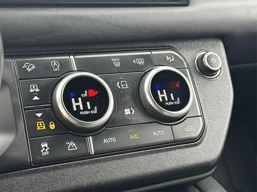 2025 Land Rover Defender 130 P400 Outbound