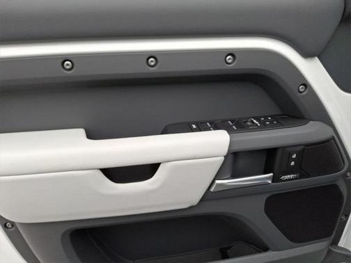 2025 Land Rover Defender 110 P400 X-Dynamic SE